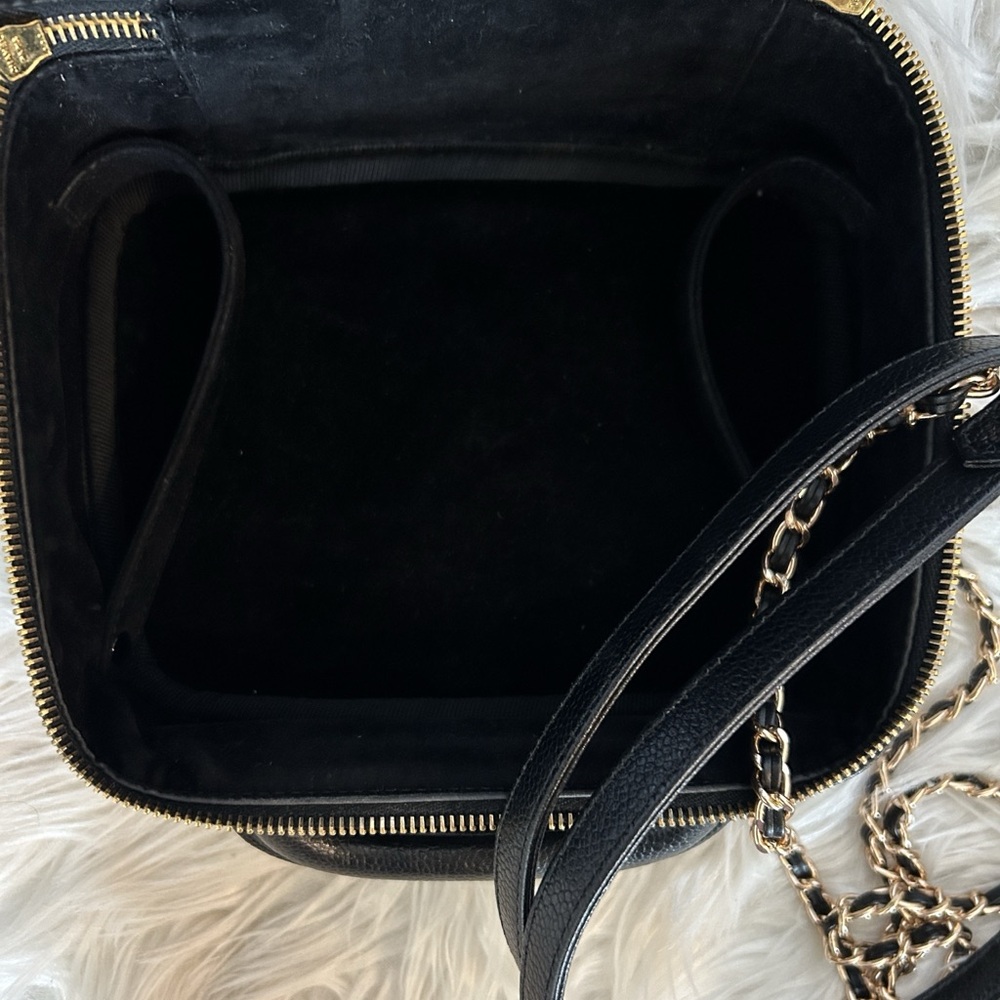 CHANEL Vanity Bag in Black Caviar Leather with Gold Hardware crossbody shoulder - Picture 5 of 11